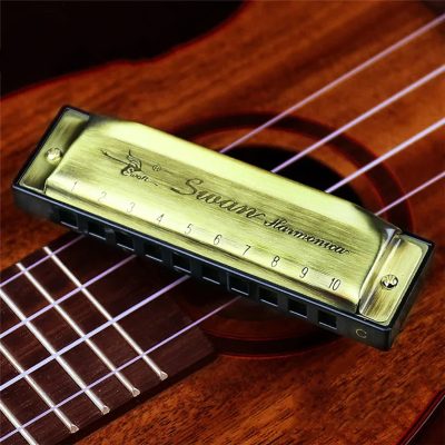 Diatonic blues harmonica in 5 pop colors - green color