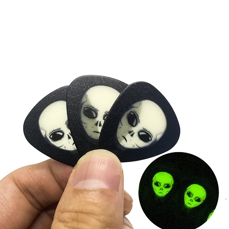 5 alien head guitar picks - Pack of 5 pieces
