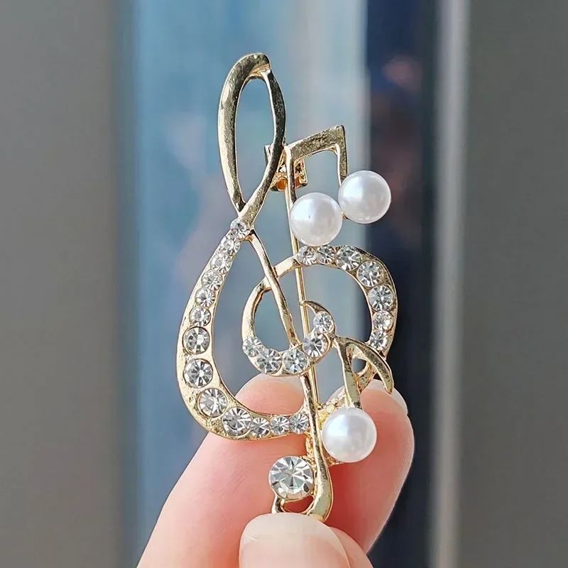 Treble Clef brooch adorned with rhinestones and pearls