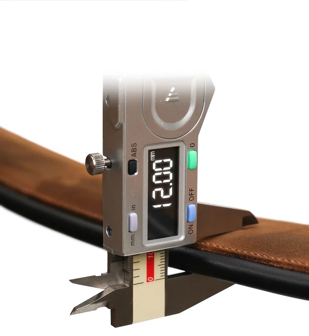 Thickness of the 'Vintage Elegance' Premium Leather Guitar Strap