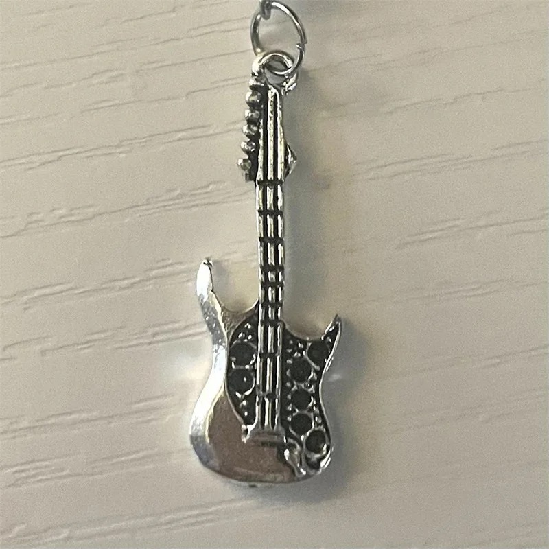 Close - Harmony Musical Guitar Keychain