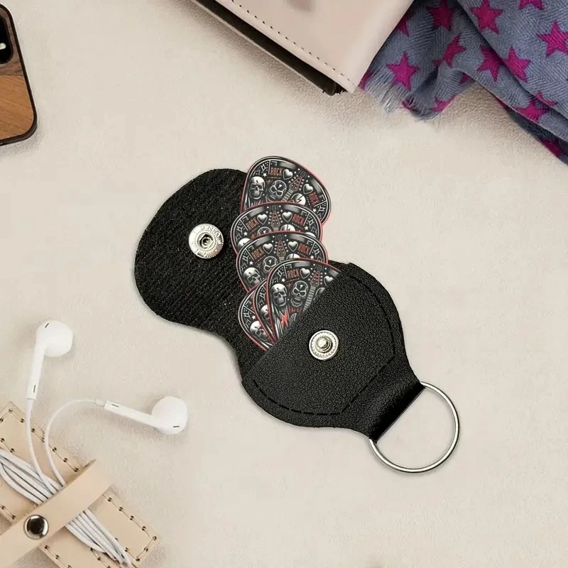 Details of the set of 6 guitar picks with Hard Rock skull design - 3 sizes - Includes pick holder