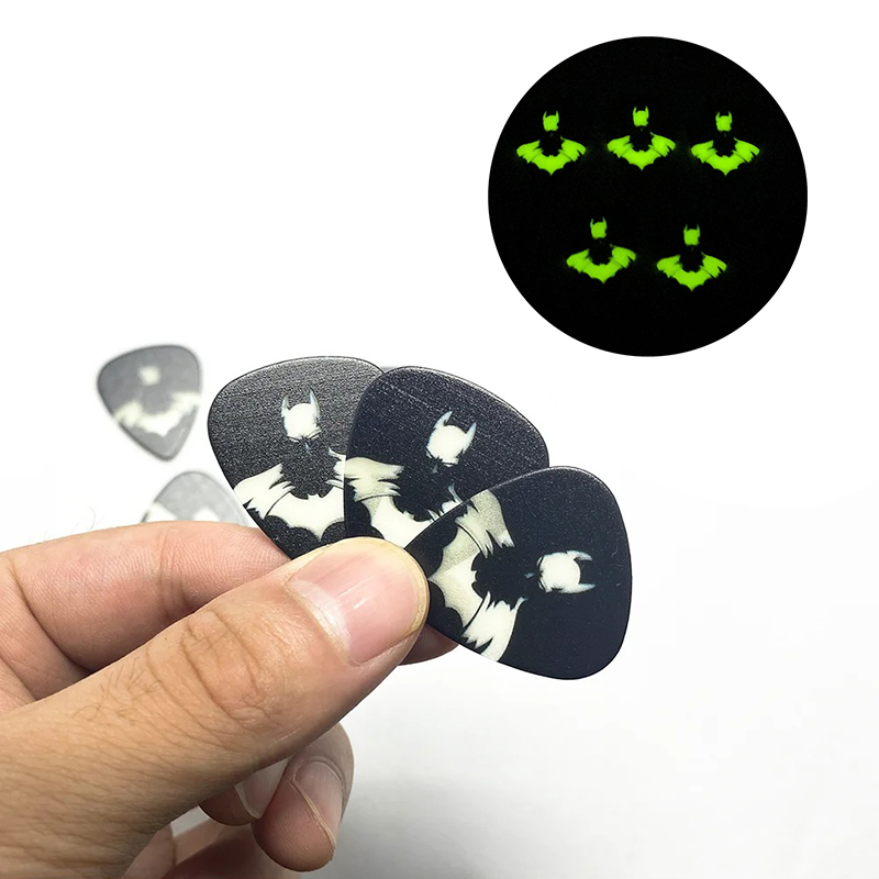 Details of guitar picks with bat designs, available in batches of 5 or 50 pieces