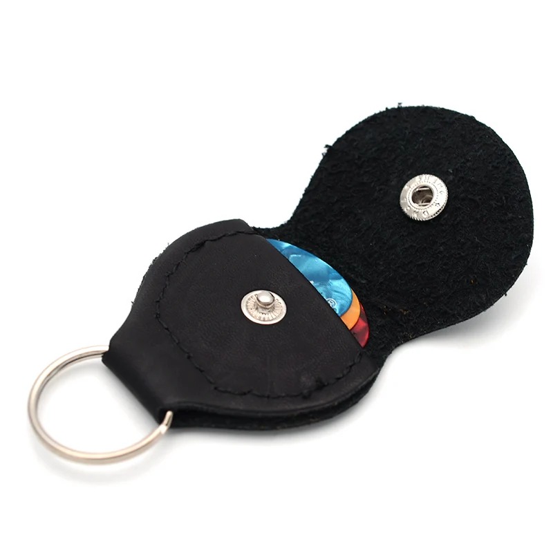 Set of 2 guitar keychains in a leather case for picks - 3 colors - 6 picks included - black color