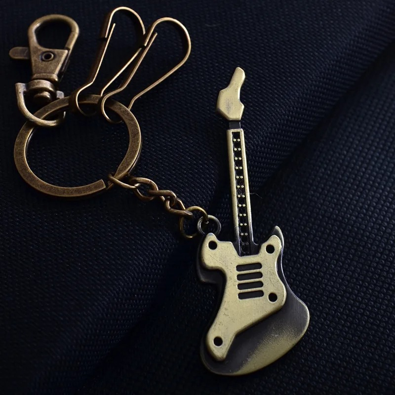 Full view of the retro electric guitar keychain