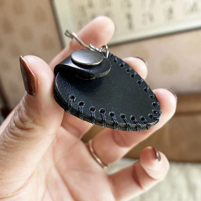 Details of the genuine leather guitar keychain with pick case