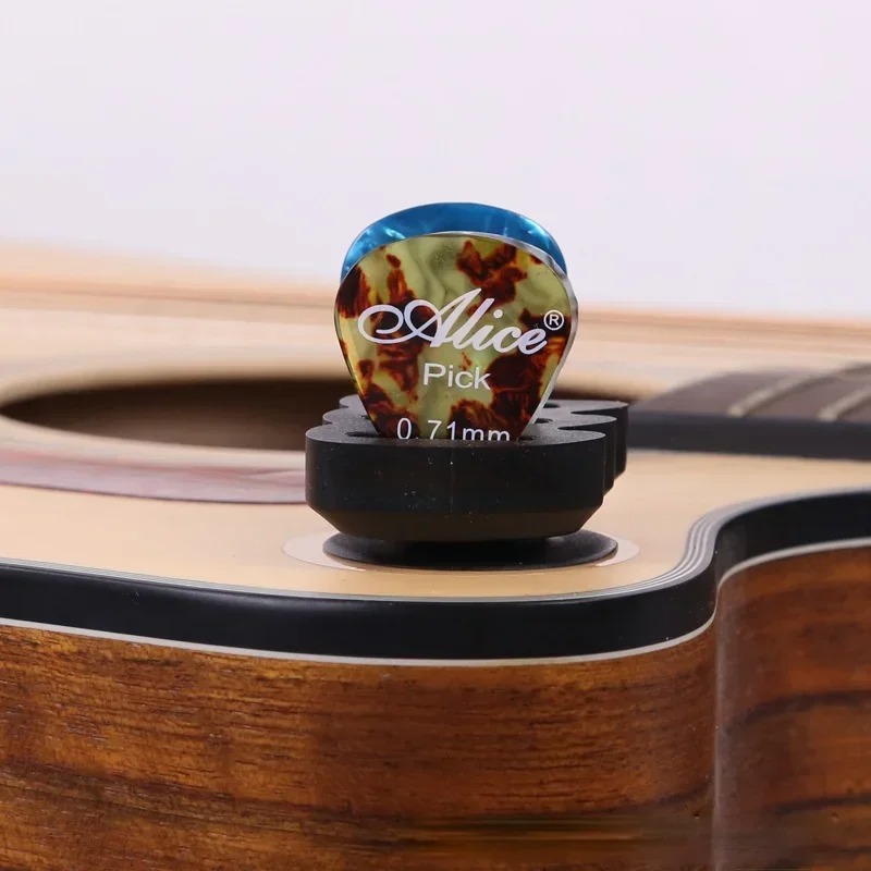Details of the Guitar Pick Holder with suction cup