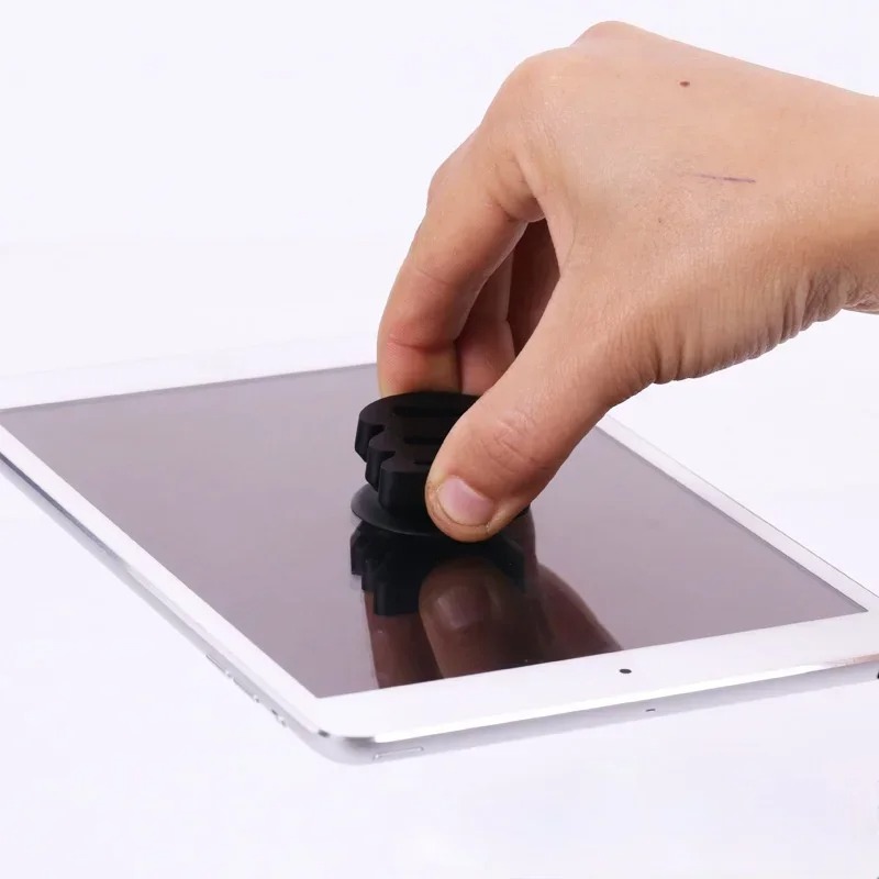 Details of the Use of the Guitar Pick Holder with Suction Cup