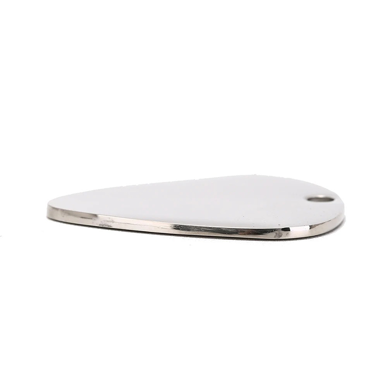 Detailed view of the Simple Mediator Necklace with Ball Chain from the Minimalist Collection