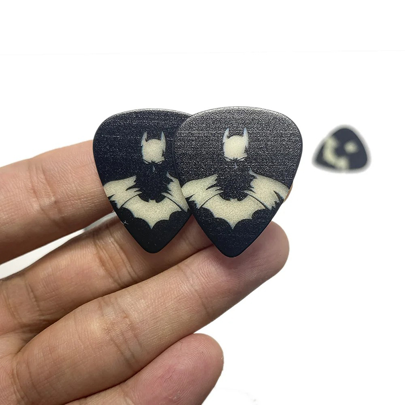 Complete details of guitar picks with bat motif