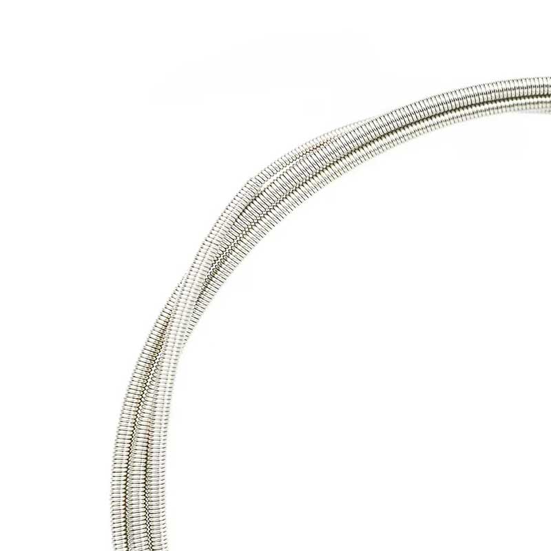 Overall view of electric bass strings - Deep and rich in harmonics, a good choice for performance and recording