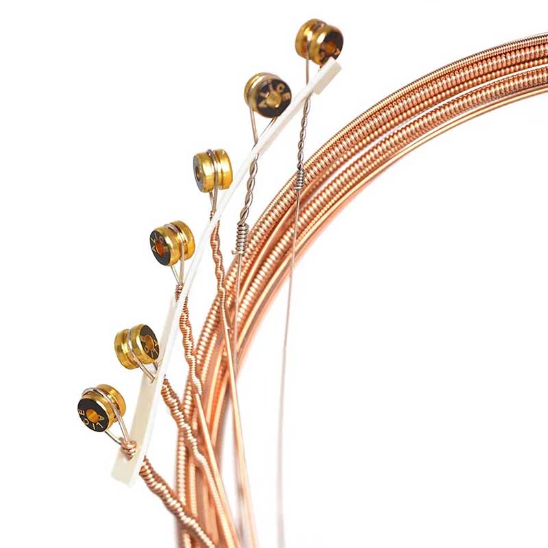General view of acoustic guitar strings - Phosphor Bronze, warm, clear sound, clear and melodious highs, and deep and stable bass.