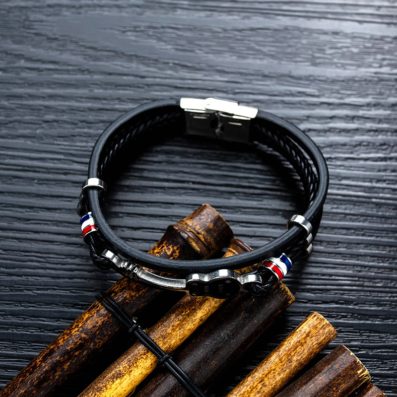 Front view of the French-style guitar strap