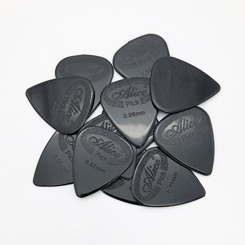 Lot de 100 médiator en nylon noir - épaisseur 0.58mm