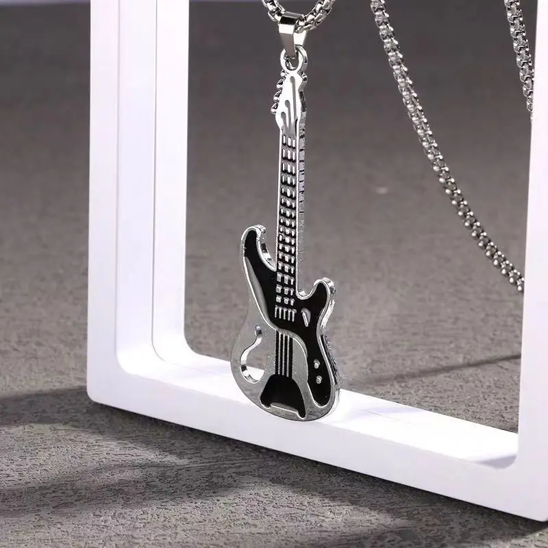 détails Collier pendentif long guitare électrique