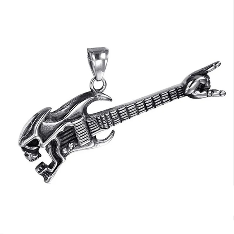 détails du pendentif tête de mort pour rockers rebelles