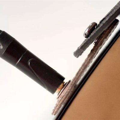 Vue côté de l'Adaptateur Jack de Sangle Guitare “Straplink Cuir Nomade
