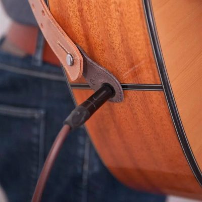 Vue rapprochée de l'Adaptateur Jack de Sangle Guitare “Straplink Cuir Nomade”