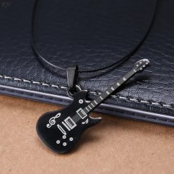 Magniffique Collier avec Pendentif Guitare Vintage Métal “Old School Rock”
